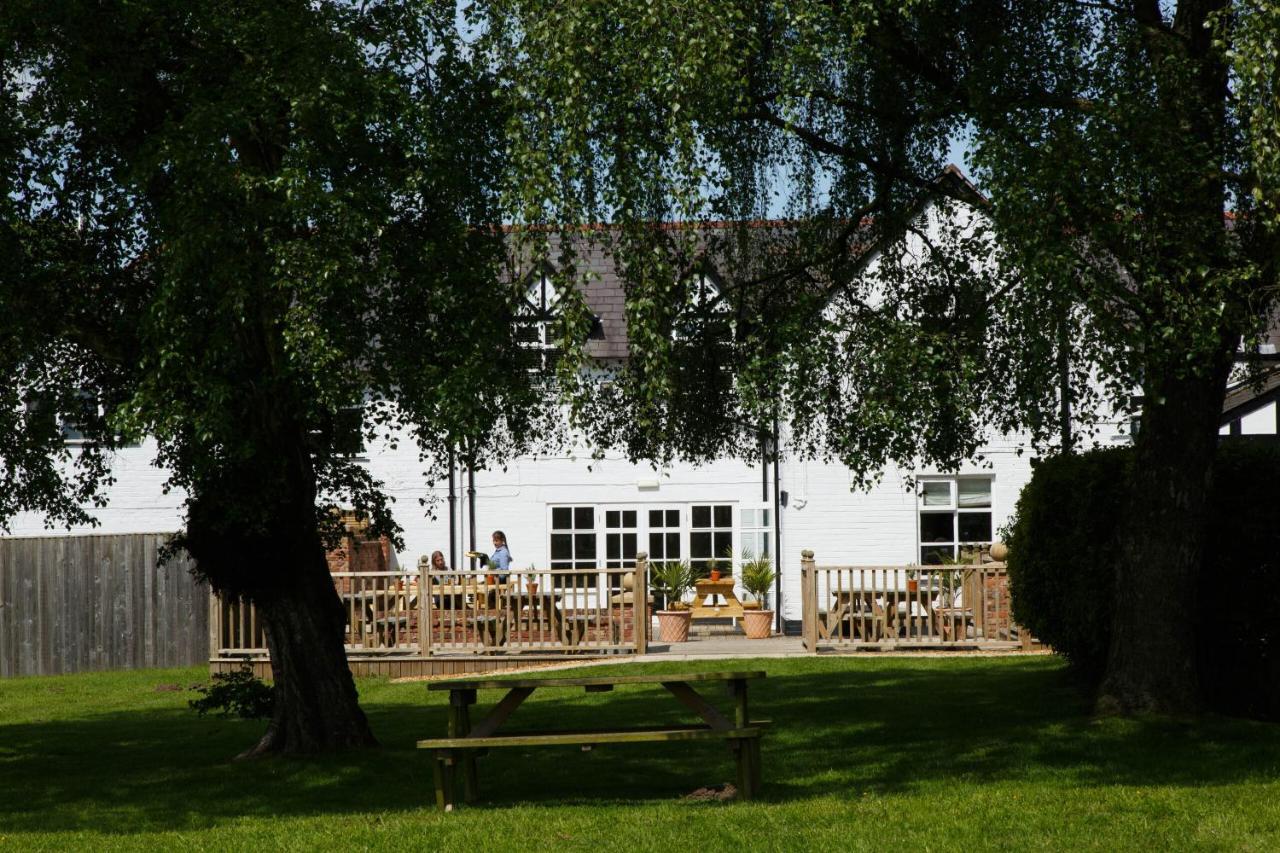 Отель The Egerton Arms Честер Экстерьер фото